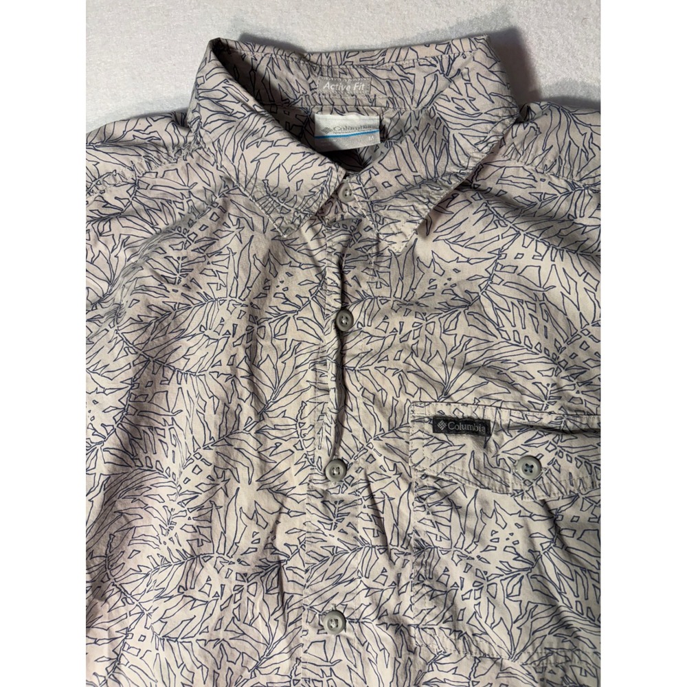 Columbia Men Active Fit Short Sleeve Button Down Shirt Gray Blue Tropical Leaf M